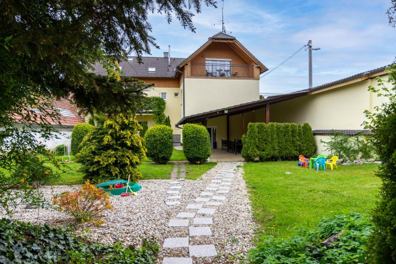 Apartmanovy Dum Vilémovice Buitenkant foto